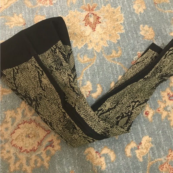 Fabletics Set - Picture 6 of 10